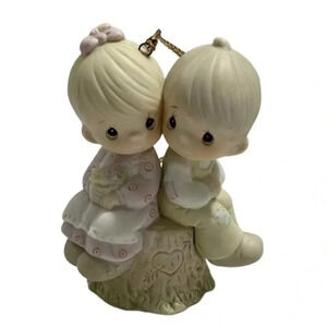 Precious Moments 1989‎ LOVE ONE ANOTHER Porcelain Bisque Ornament 522929